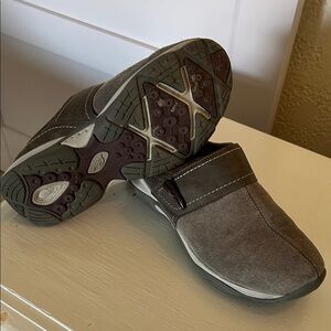 Easy Spirit Women's Brown Mules